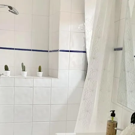 Sous Les Toits Tres Bien Place Et Climatise מונפלייה