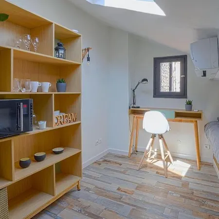 Sous Les Toits Tres Bien Place Et Climatise דירה *