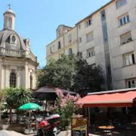 Sous Les Toits Tres Bien Place Et Climatise